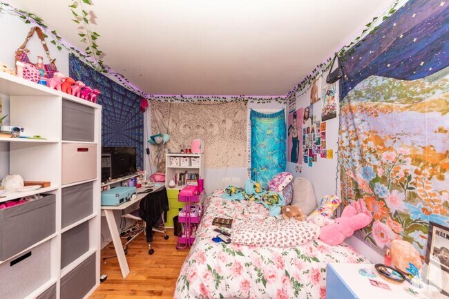 Building Photo - 3 bedroom in Chicago IL 60614