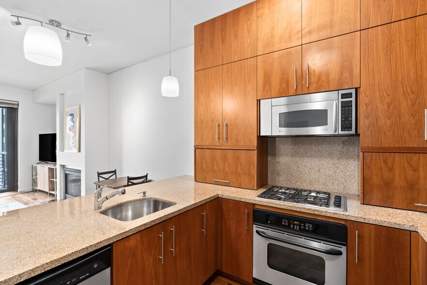 Kitchen - 922 NW 11th Ave