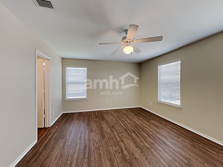 Building Photo - 9227 Mare Country