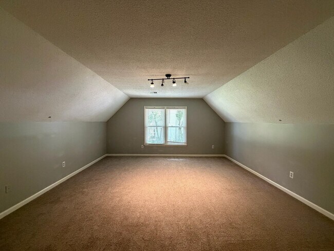 Building Photo - 2910 Foster Dale Cove