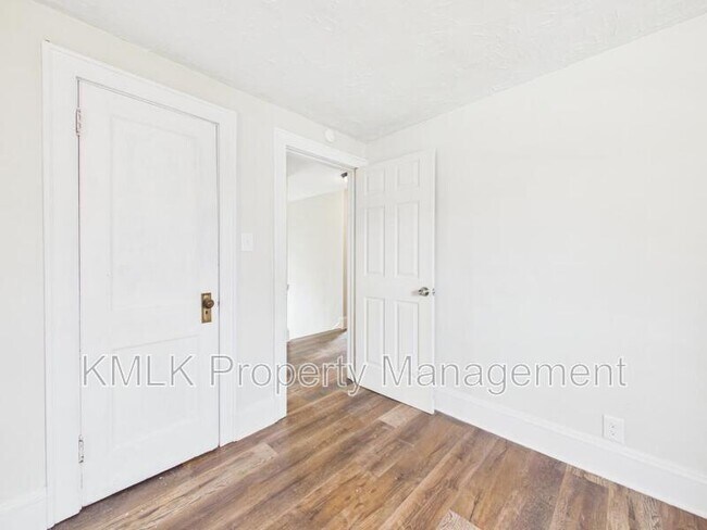 Building Photo - 575 Fernwood Dr