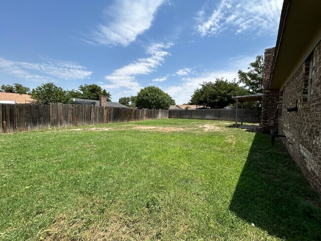 Building Photo - Charming 3-Bedroom Lubbock Home with Cozy ...