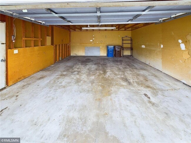 Building Photo - 9343 Ranchview Ln N