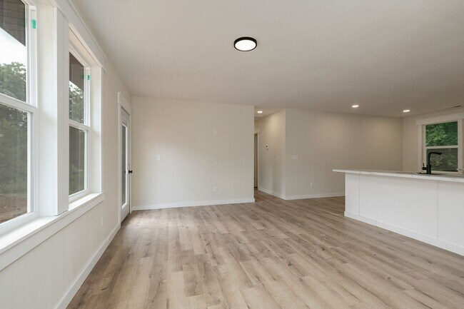 Building Photo - BRAND NEW 3 Bedroom | 2 Bathroom | 2 Car G...