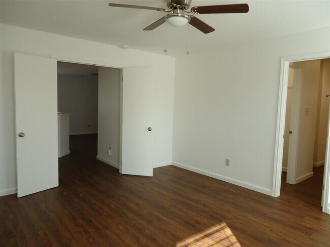 Building Photo - 811 Crieff Cross Dr