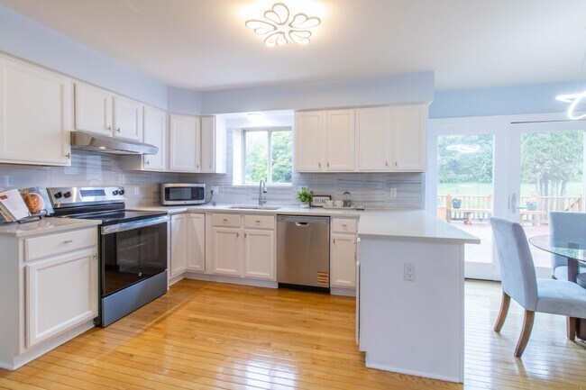 Building Photo - 2864 Mystic Dr