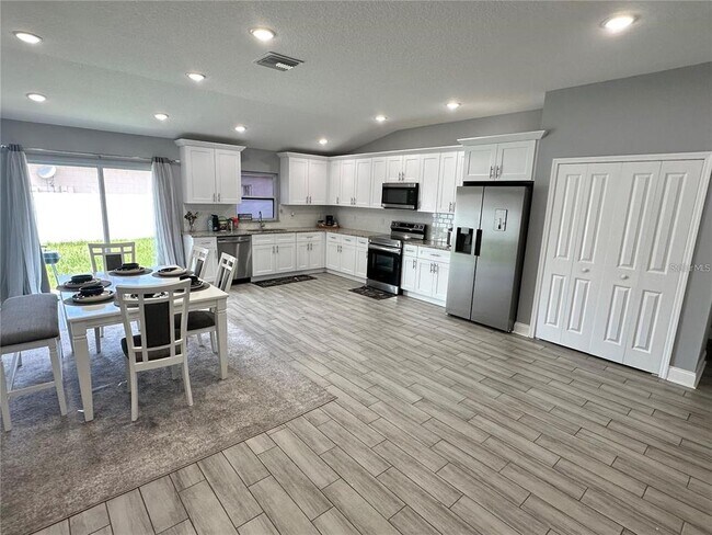 Building Photo - 943 Derbyshire Dr