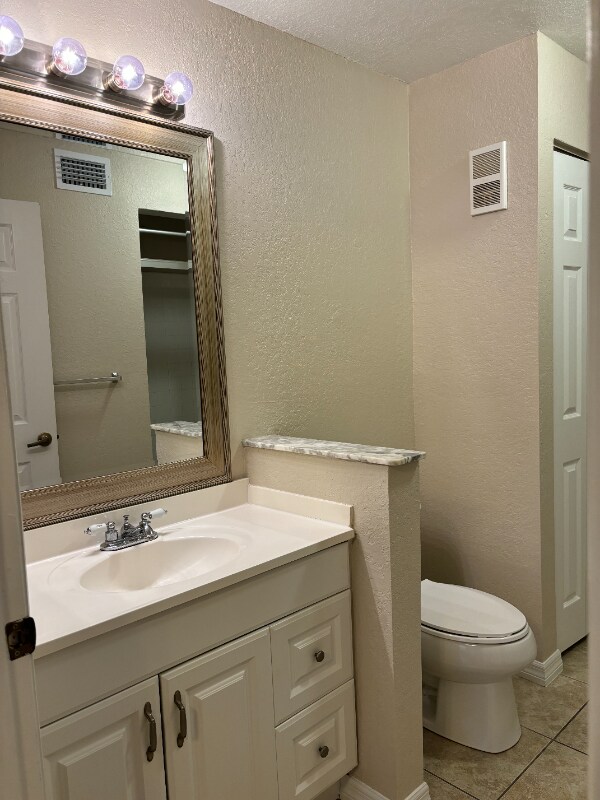 Building Photo - 827 Camargo Way