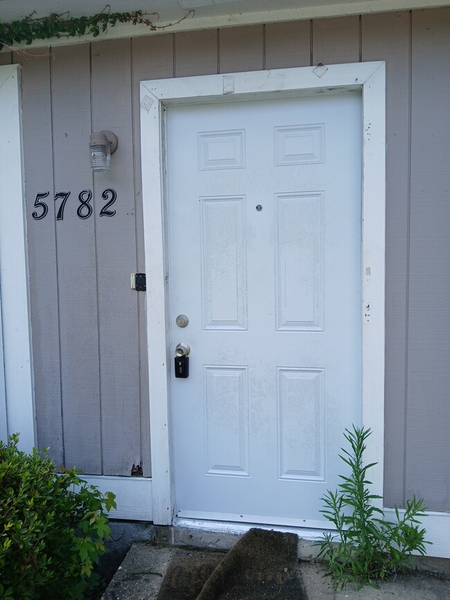 Building Photo - 5782 Aftonshire Dr
