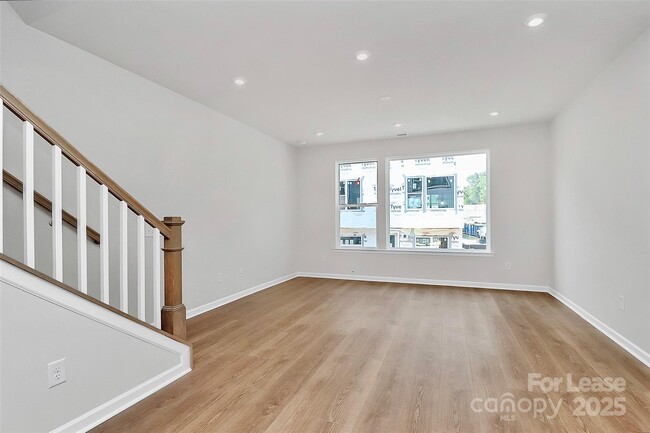 Building Photo - 5731 Castlerea Dr