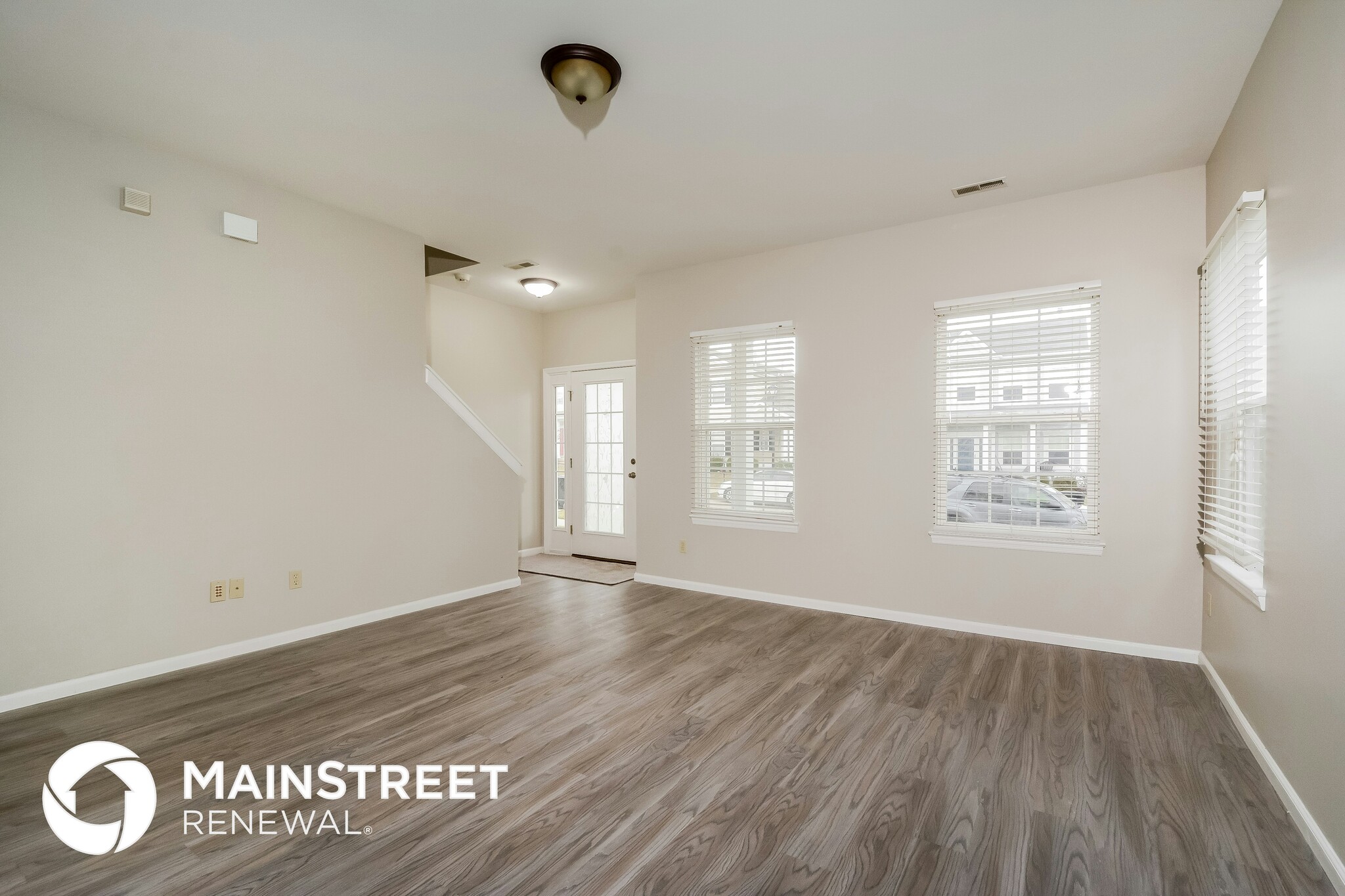 Building Photo - 2016 Village Glen Dr