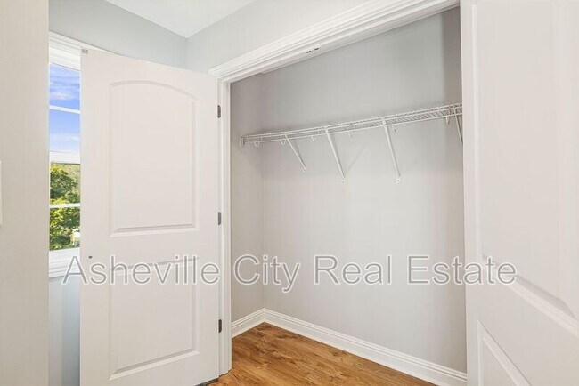 Building Photo - 84 Green Oak Rd