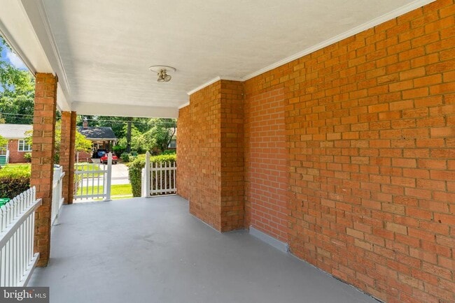 Building Photo - 5019 Leland Dr