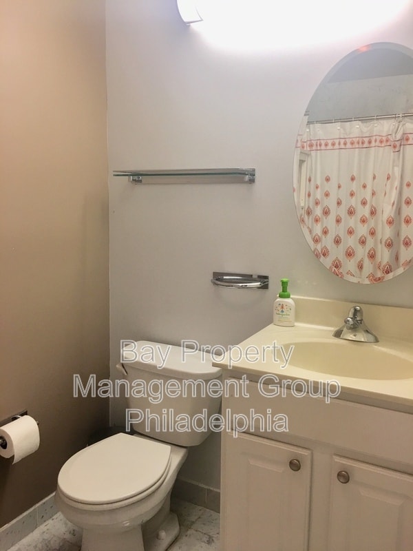 Building Photo - 1500 Chestnut St