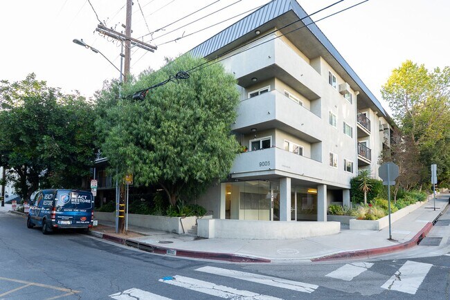 Building Photo - Fully remodeled 2BR/2BA Condo in prime West Hollywood!