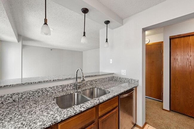 Building Photo - 433 S 7th St