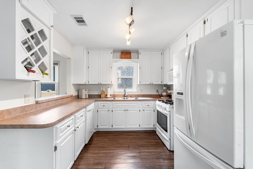 Building Photo - 308 E Ross Ave