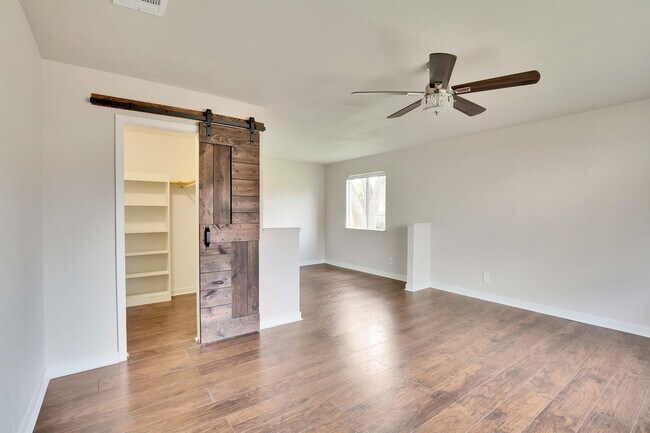 Building Photo - 7002 Skynook Dr
