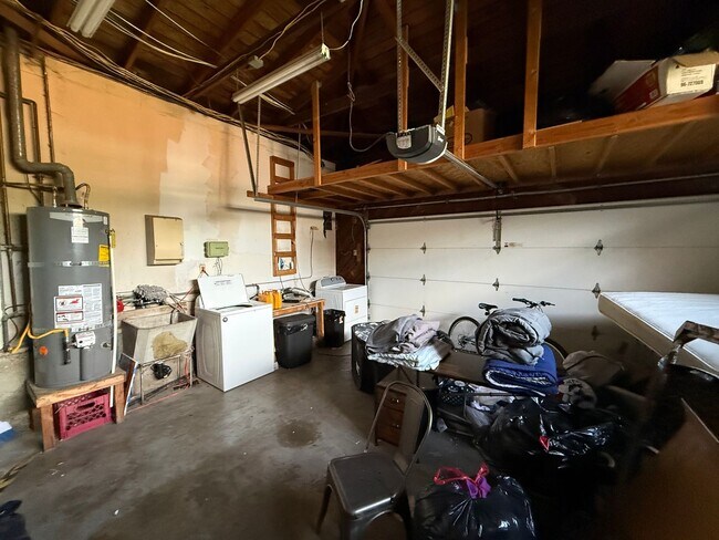 Building Photo - 5223-5225 E Falls View Dr