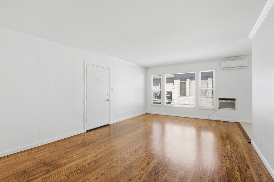 Building Photo - 722 1/2 N Edinburgh Ave