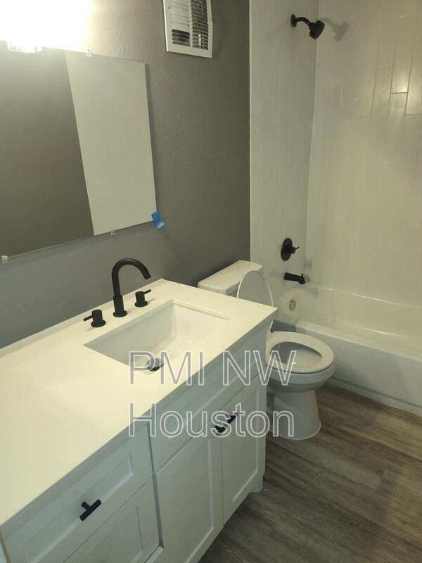 Building Photo - 2687 Gessner Rd