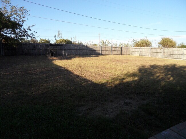 Building Photo - Cozy 3/2 Burleson Charmer | Wood-Burning Fireplace | 2-Car Garage | Pet-Friendly