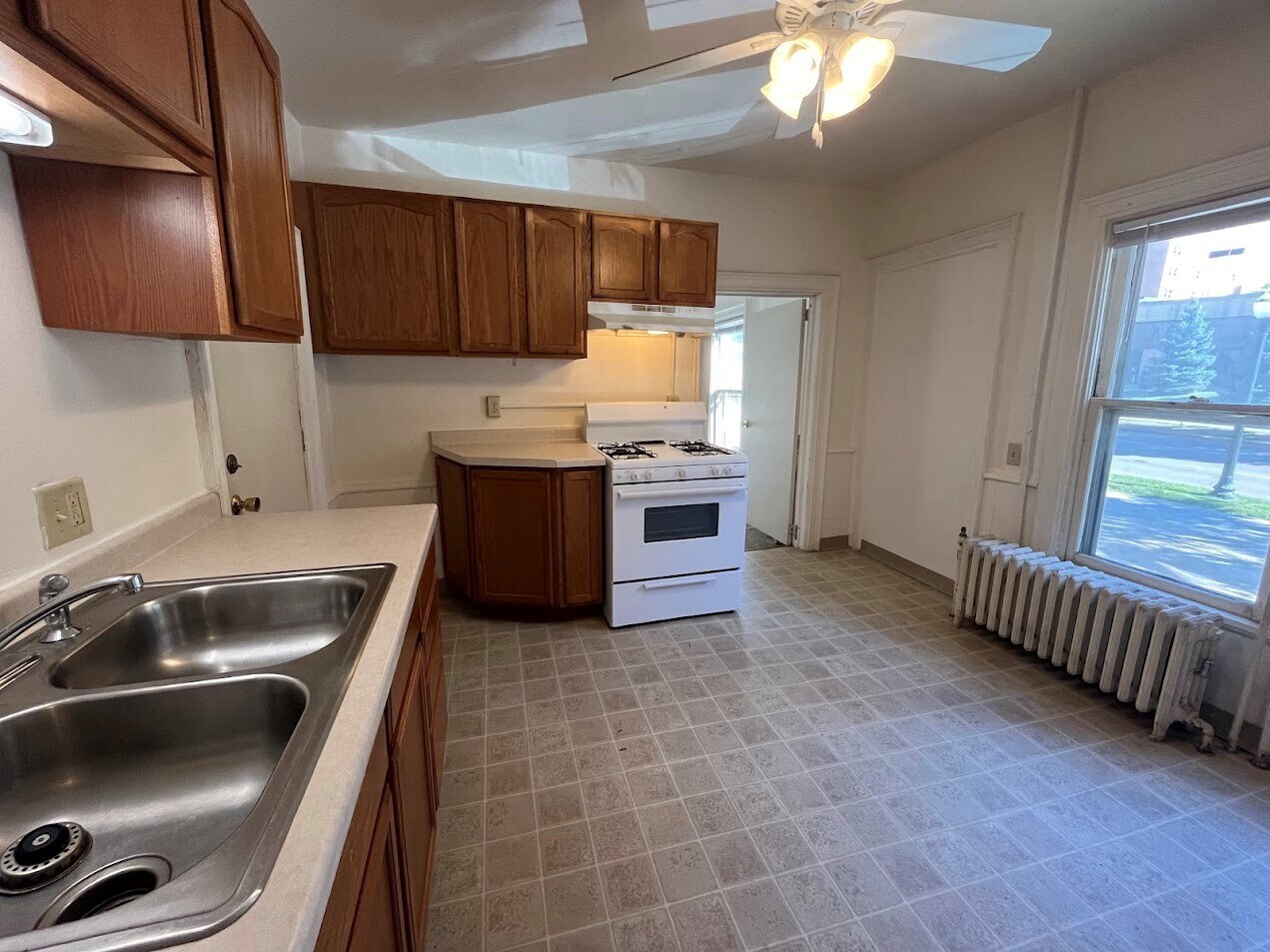 Building Photo - 406 W Mifflin St