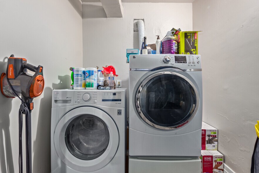 Building Photo - 6502 N Central Ave