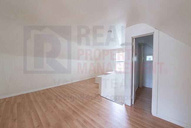 Building Photo - Inviting 3 Bed 1 Bath Single Family Home