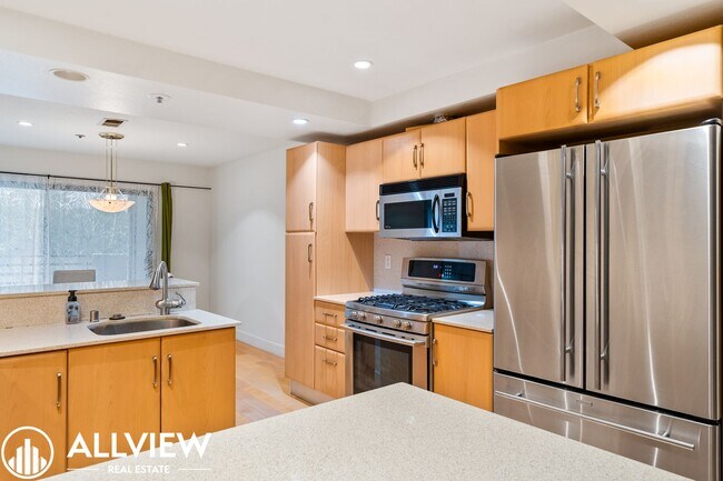 Building Photo - Fully Furnished Condo (2 Bed/2 Bath + Den) Nestled in the Coveted Newport Heights Community!