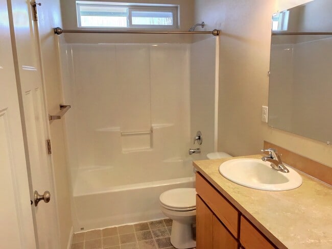 Building Photo - 1030 Alturas Dr