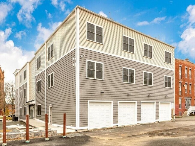 Building Photo - 73 N Common St