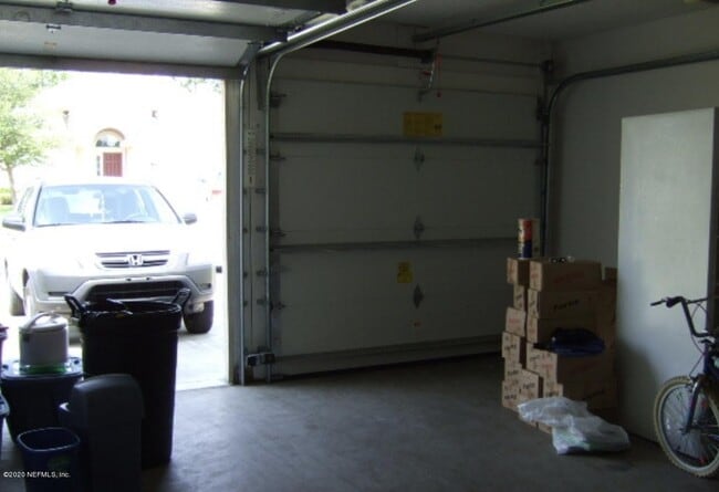 Building Photo - 221 Brookchase Ln W