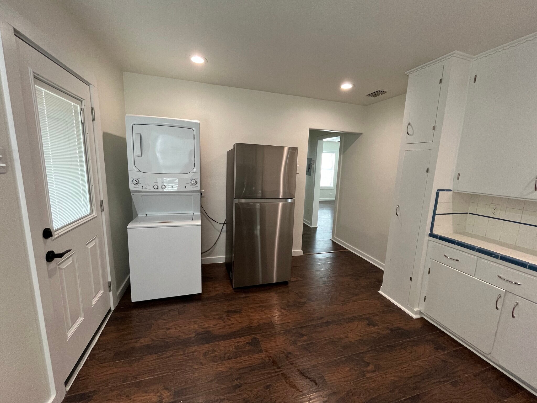 WASHER/DRYE/FRIDGE - 925 Donaldson Ave
