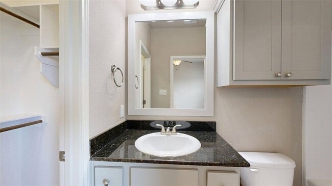 Building Photo - 3519 Summerway Dr