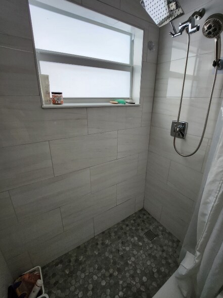 Building Photo - 305 3rd St