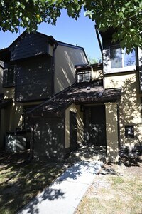 Building Photo - 4444 Sayre Dr