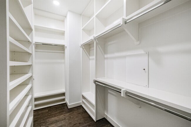 Building Photo - 1157 W 18th St