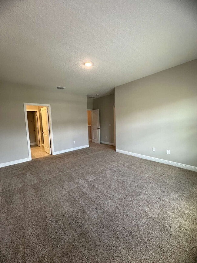 Building Photo - Stylish 3-Bedroom Townhouse with 2.5 Baths...