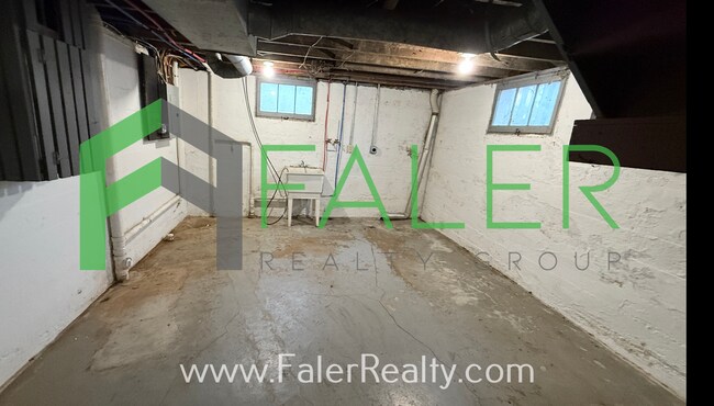 Building Photo - 1725-1727 Brookline