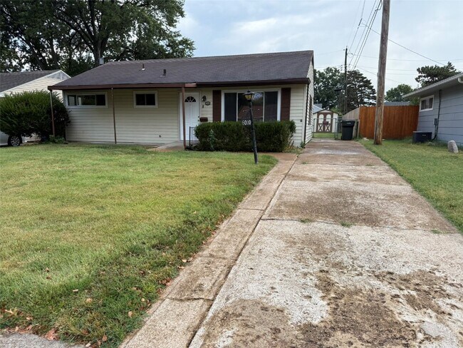 Building Photo - 8020 Carlsbad Dr