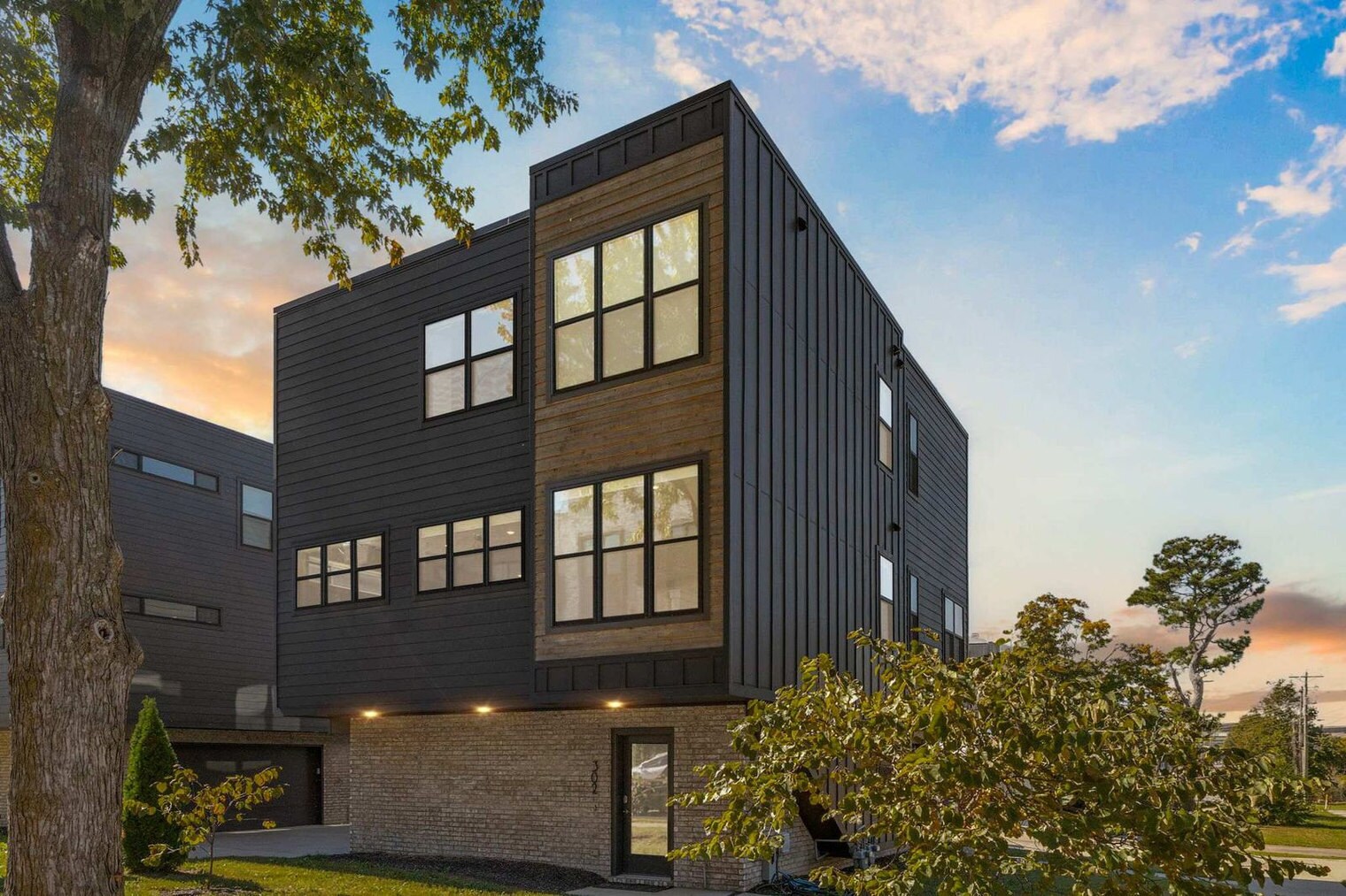 Building Photo - 302 SE G St