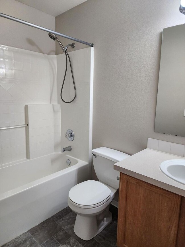 Building Photo - **PENDING APP**$200 Move In Special**Beautiful 4 bed 2.5 Bath Home in South Hill Puyallup