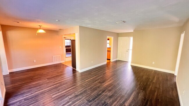 Building Photo - Timeless Charm Meets Modern Comfort in the Heart of Winter Park! WASHER & DRYER INCLUDED!