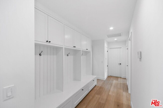 Building Photo - 6174 Paseo Cyn Dr