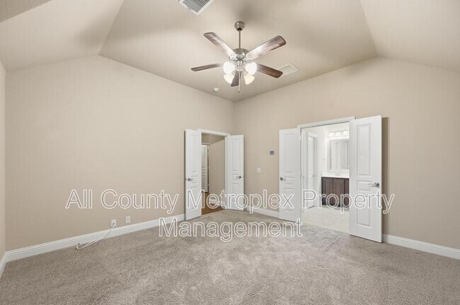 Building Photo - 556 Avery Pt