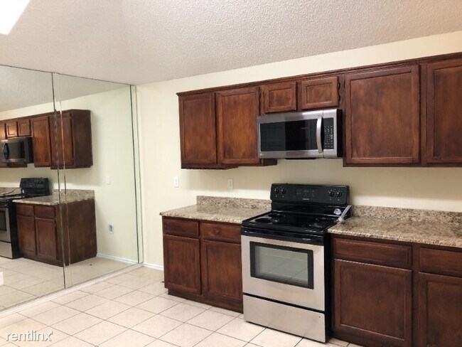 Building Photo - 3 br, 2 bath House - 6204 Los Robles Ln