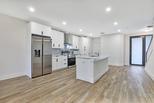 Building Photo - 395 Bella Sol Way