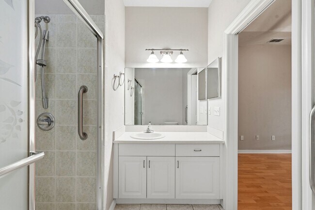 Building Photo - 162 SW 145th Dr