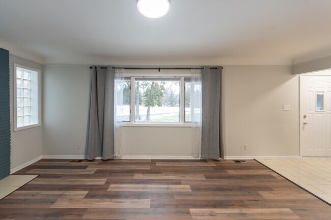 Building Photo - 46105 W Seven Mile Rd